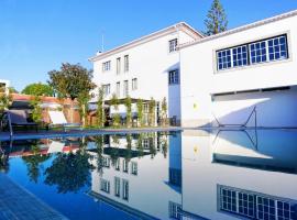 Art 4 You Carcavelos Suites, khách sạn ở Carcavelos