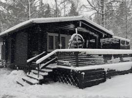 Hirsimökki merinäköala&sauna&iso terassi, cottage in Kustavi