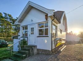 3 Bedroom Cozy Home In Skjærhalden, hotell i Skjærhalden