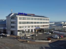 Park Inn by Radisson Reykjavik Keflavík Airport، فندق في كيفلافيك