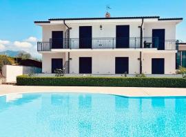 Scalea Apartments & Pool, hotel i Scalea