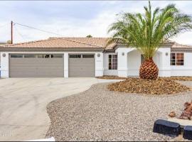 Newly remodeled family friendly home near lake, hotel en Lake Havasu City