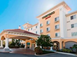 Courtyard Fort Myers at I-75 and Gulf Coast Town Center, viešbutis mieste Esteras, netoliese – Pietvakarių Floridos tarptautinis oro uostas - RSW