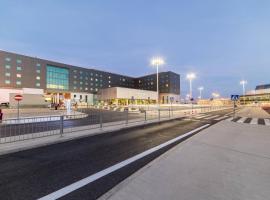 Courtyard by Marriott Warsaw Airport, viešbutis , netoliese – Varšuvos Frederiko Šopeno oro uostas - WAW