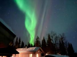 LAKESIDE AURORA CABINS, villa i Kiruna