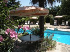 Gites Climatisés Piscine Chauffée La Balancelle, tradicionalna kućica u gradu 'Saint-Rémy-de-Provence'