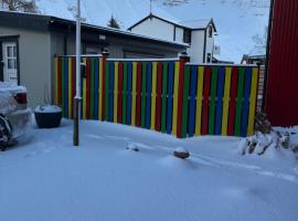 Newly renovated house in the old part of Isafjordur, hotel sa Ísafjörður