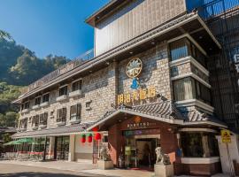 Ming Zhi Hot Spring Hotel Building A, hotel sa Heping