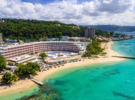 Grand Decameron Cornwall Beach, A Trademark All-Inclusive Resort, hotel cerca de Aeropuerto Internacional Sir Donald Sangster - MBJ, 