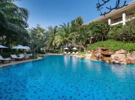 Ravindra Beach Resort & Spa - SHA Extra Plus, hotel en Na Jomtien