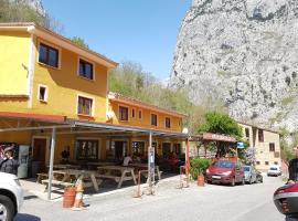 Hotel Garganta del Cares, hotel in Poncebos