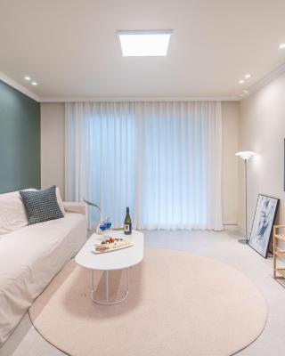 Osondoson Stay-5min to Hapjeong Station, family favorites, 3bed room, large living room