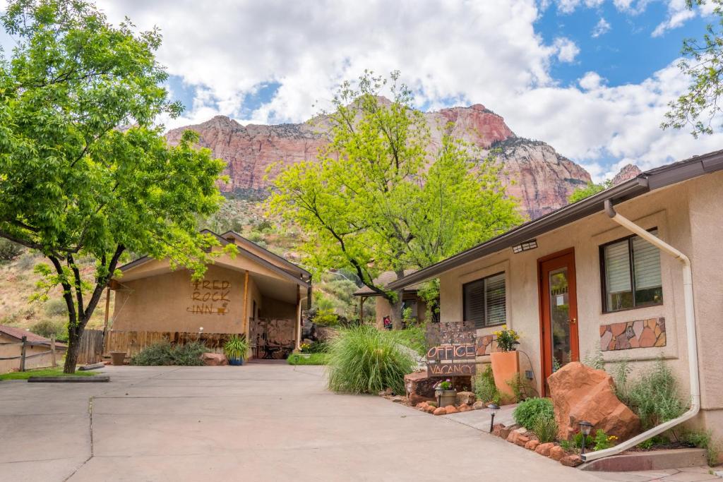 Gallery image of Red Rock Inn Cottages in Springdale