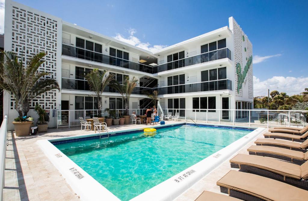 A piscina localizada em Premiere Hotel ou nos arredores