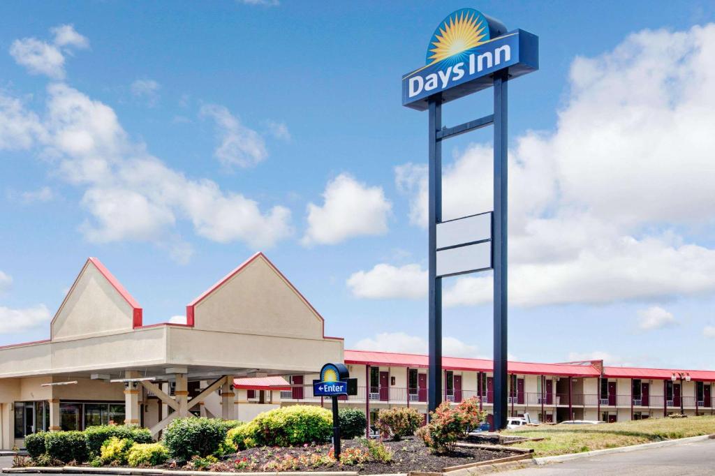 a days inn sign in front of a building at Days Inn by Wyndham Knoxville West in Knoxville