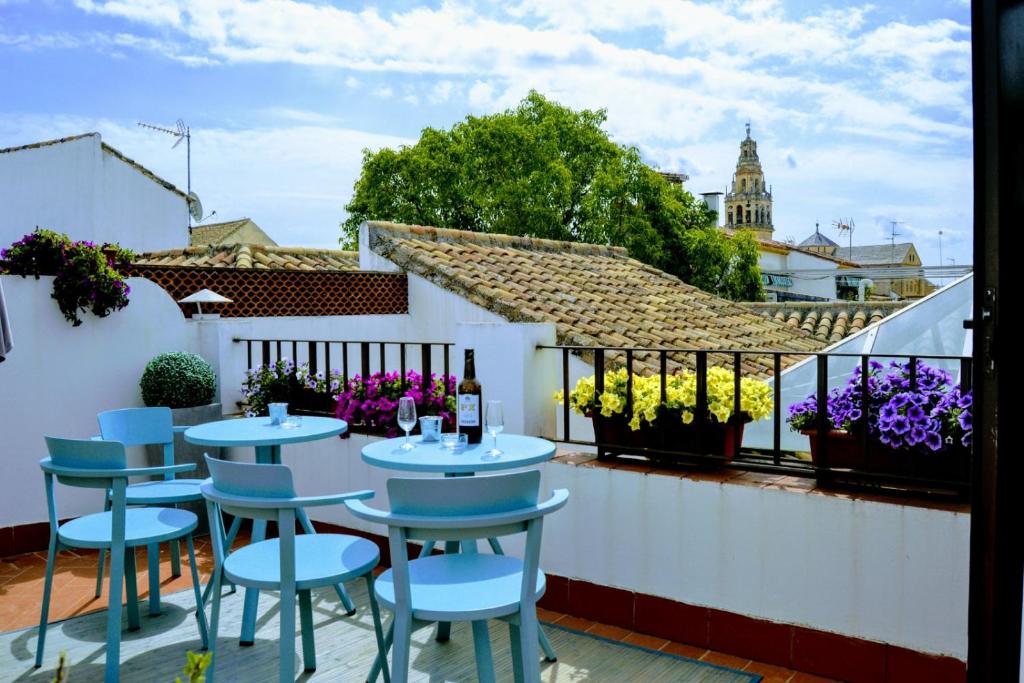 Un balcón o terraza de La Llave de la Judería Hotel Boutique