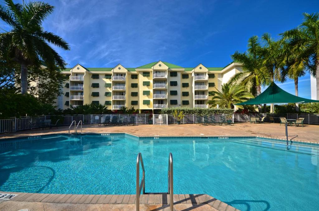 Swimming pool sa o malapit sa Sunrise Suites Barbados Suite #204