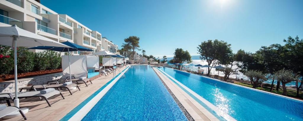 A piscina localizada em Girandella Resort, Valamar Collection ou nos arredores