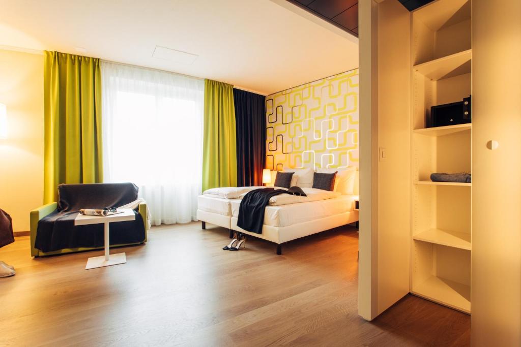 Voodi või voodid majutusasutuse harry's home Dornbirn hotel & apartments toas