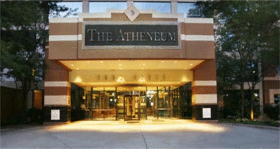 Η πρόσοψη ή η είσοδος του Atheneum Suite Hotel