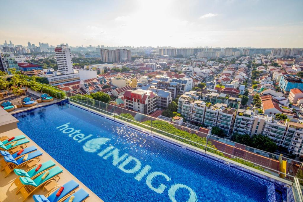 Piscina a Hotel Indigo Singapore Katong, an IHG Hotel o a prop