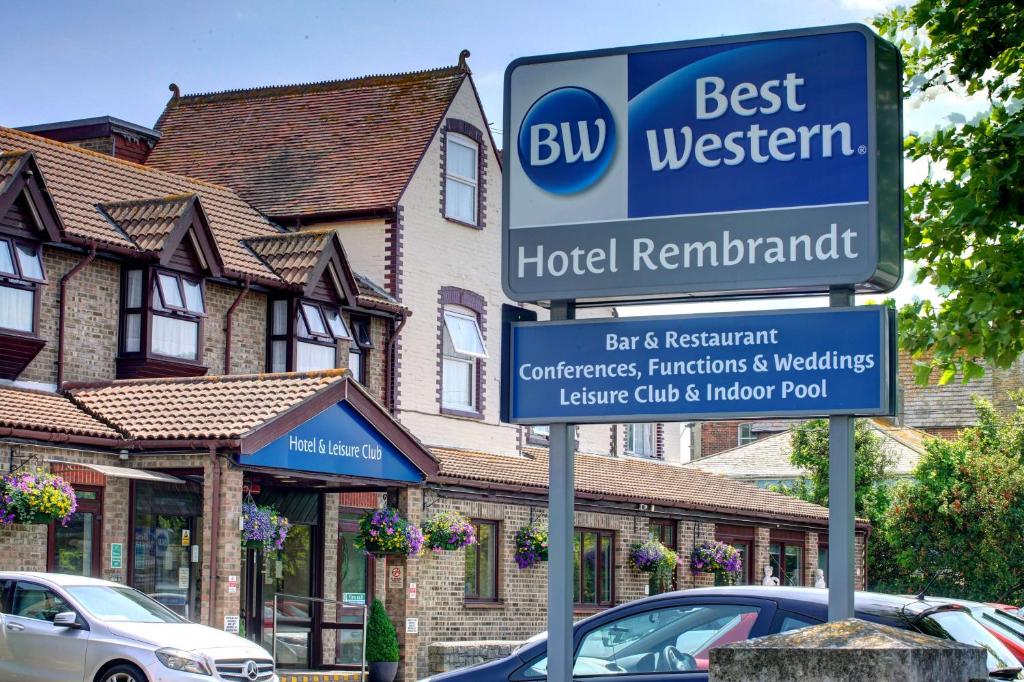 Best Western Weymouth Hotel Rembrandt في ويماوث: علامة أمام الفندق rehospital