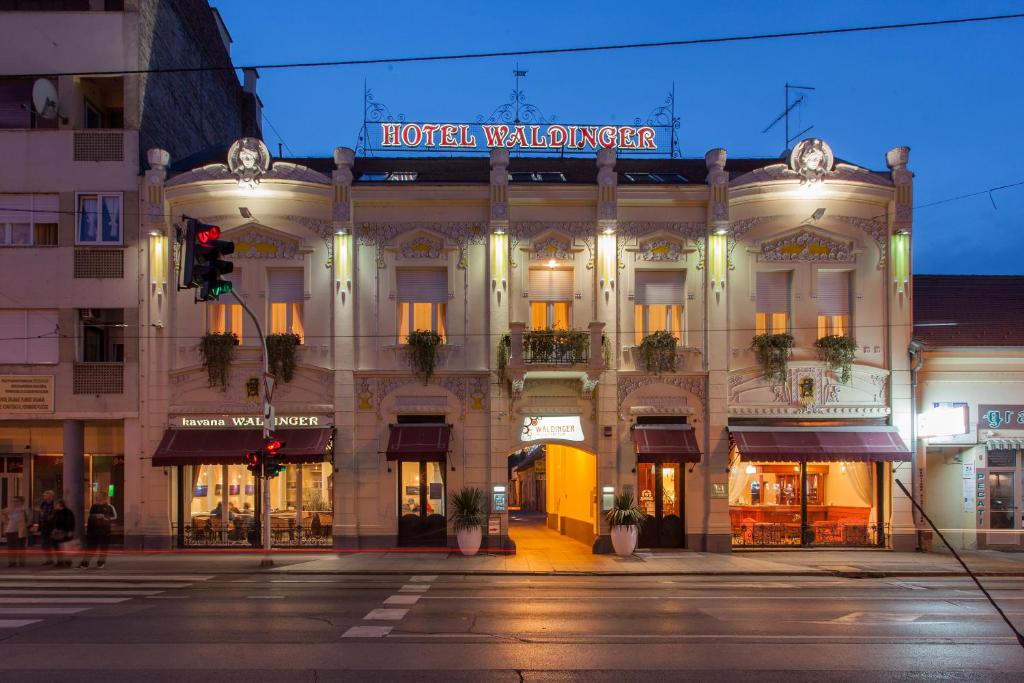 El edificio en el que está el hotel