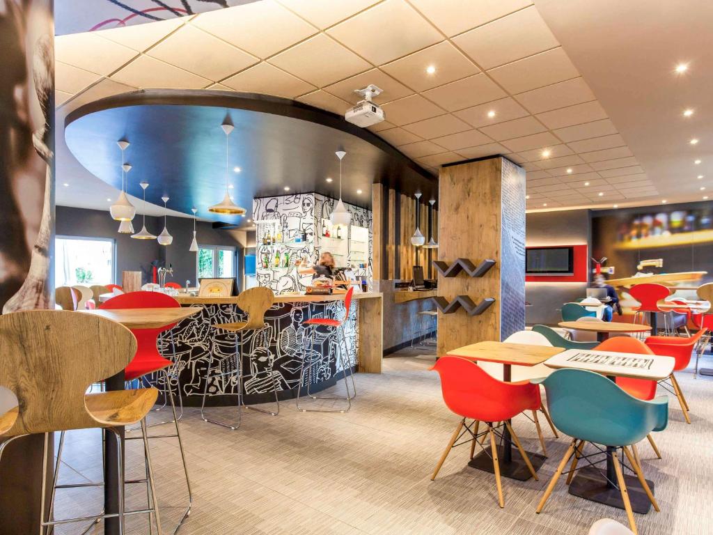 A restaurant or other place to eat at Hotel ibis Lisboa Jose Malhoa