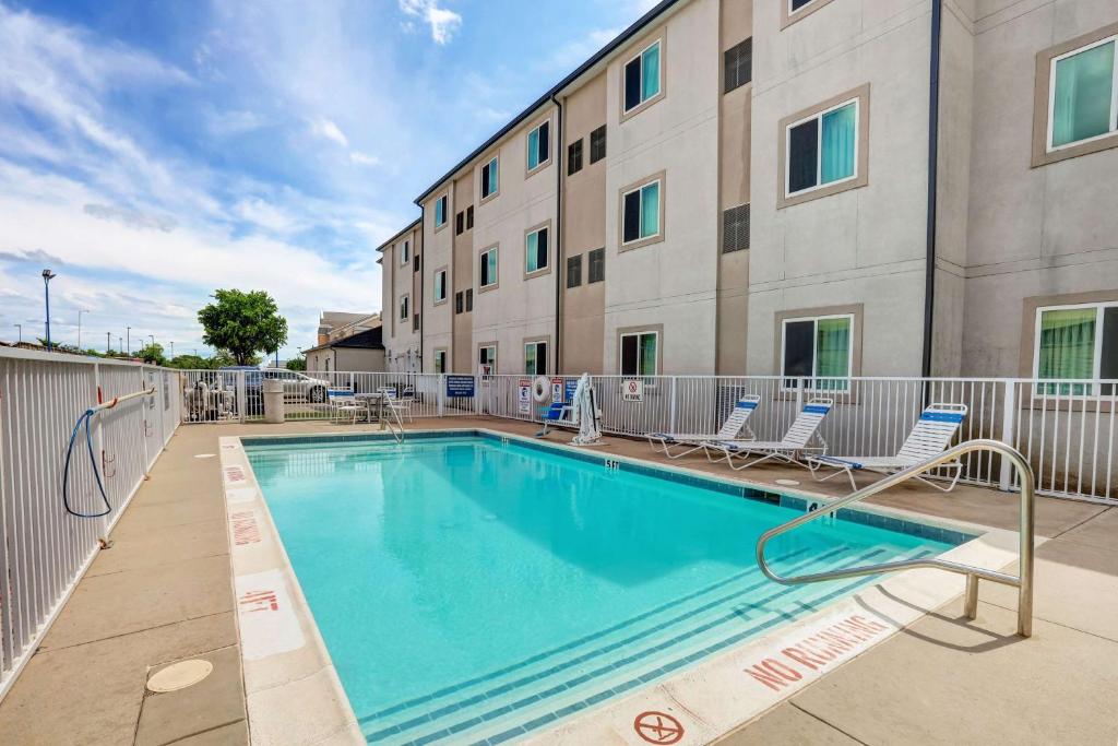 Kolam renang di atau di dekat Motel 6-Weatherford, TX