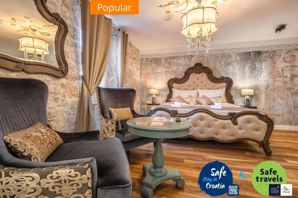 Krevet ili kreveti u jedinici u objektu Plaza Marchi Old Town - MAG Quaint & Elegant Boutique Hotels