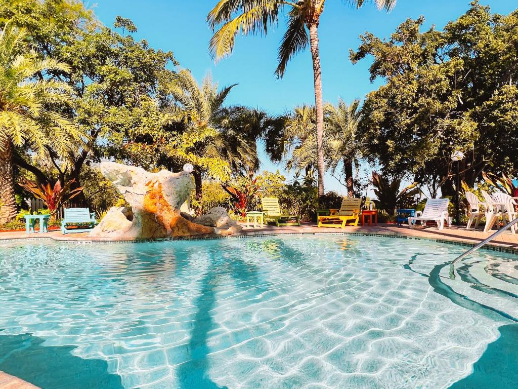 Swimming pool sa o malapit sa The Ocean View Inn