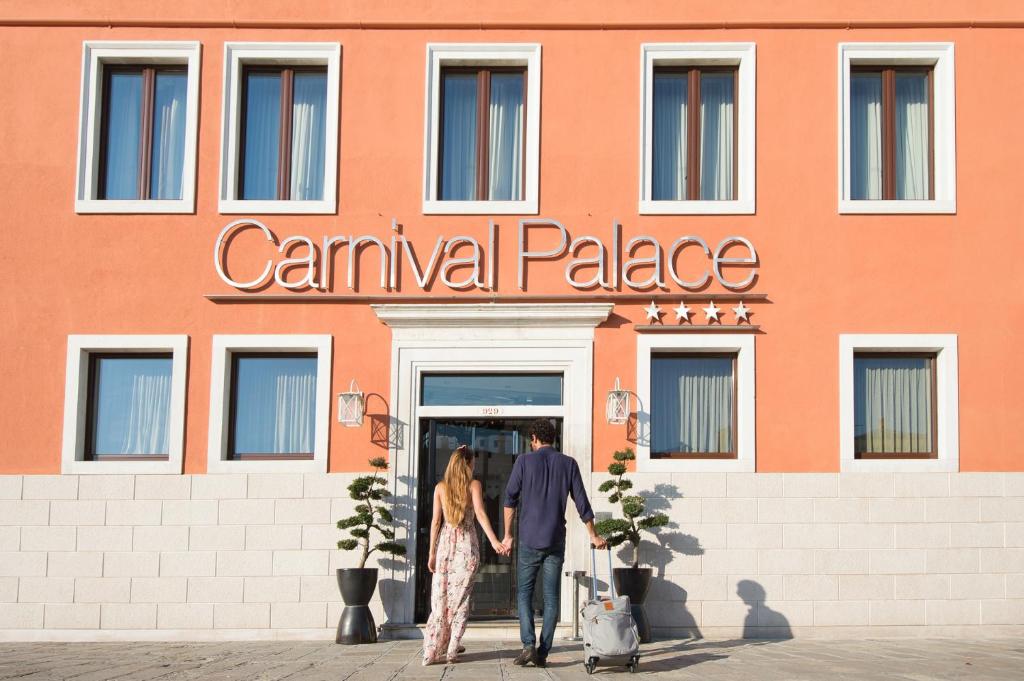 Гості Carnival Palace - Venice Collection