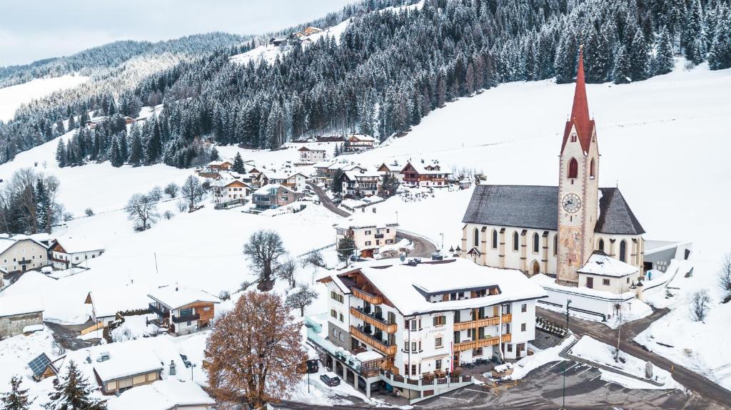 Imagine din galeria proprietății Hotel Kirchenwirt în Dobbiaco