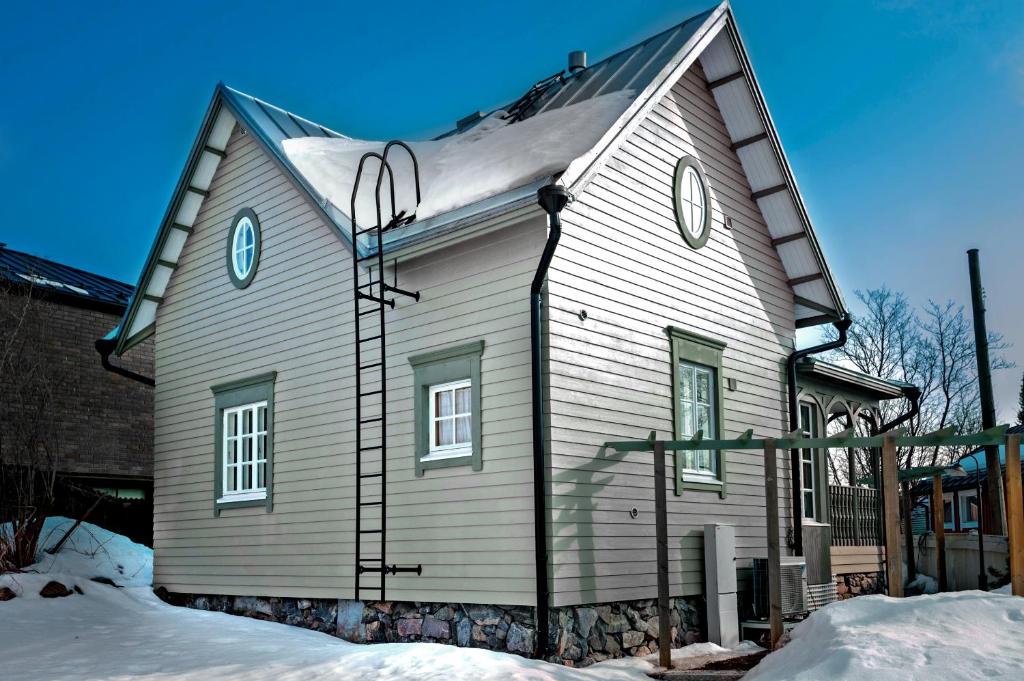 a large house with a gambrel roof in the snow at Lilla Sand in Porvoo