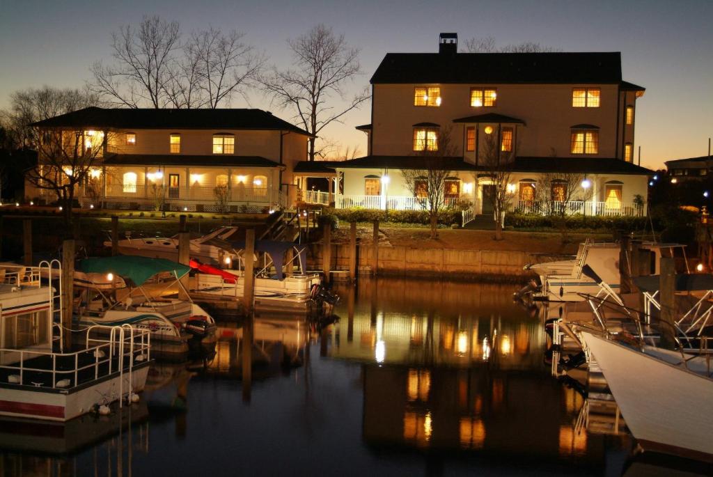 Udsigt til en flod der løber i nærheden af bed & breakfast-stedet