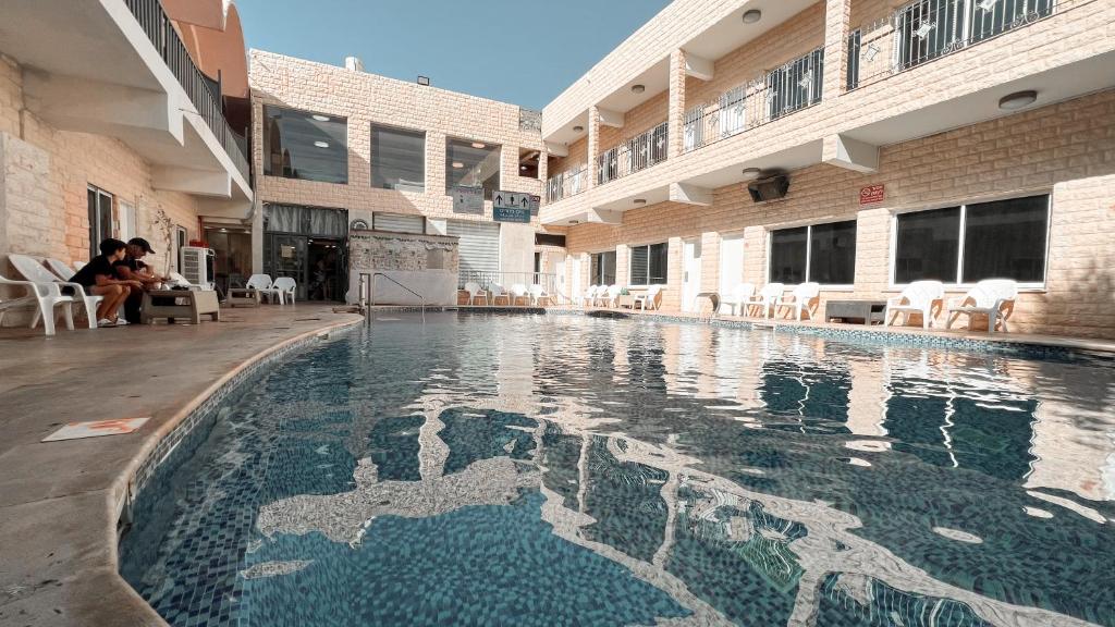 A piscina localizada em Red Sea Hotel ou nos arredores