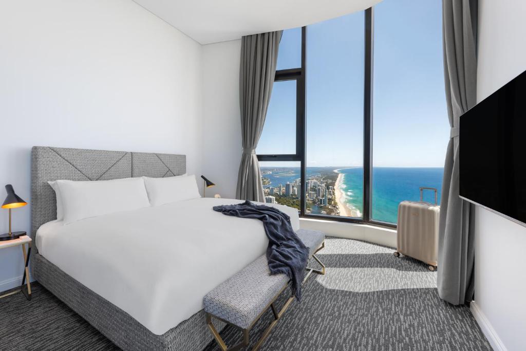 Kama o mga kama sa kuwarto sa Meriton Suites Surfers Paradise