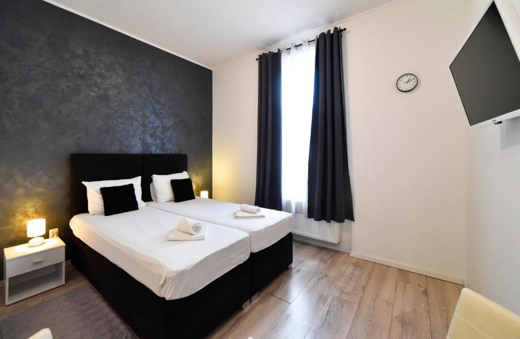 Krevet ili kreveti u jedinici u objektu Virtus Apartments and Rooms with Free Private Parking