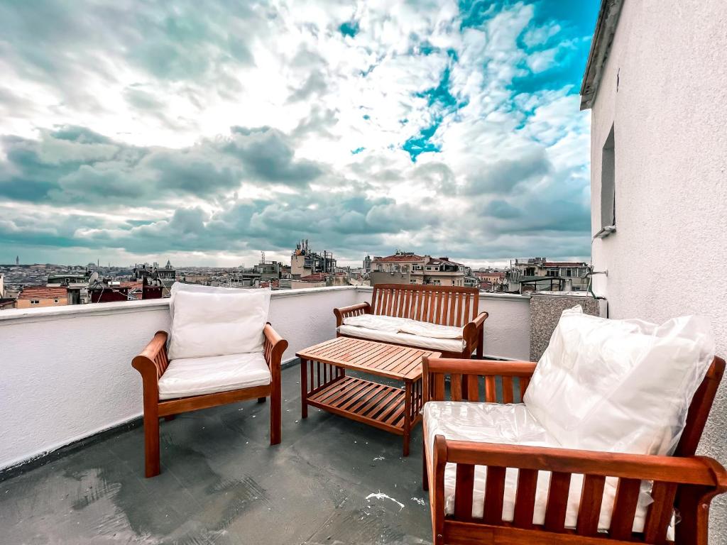 En balkon eller terrasse på Cihangir VAV Suites