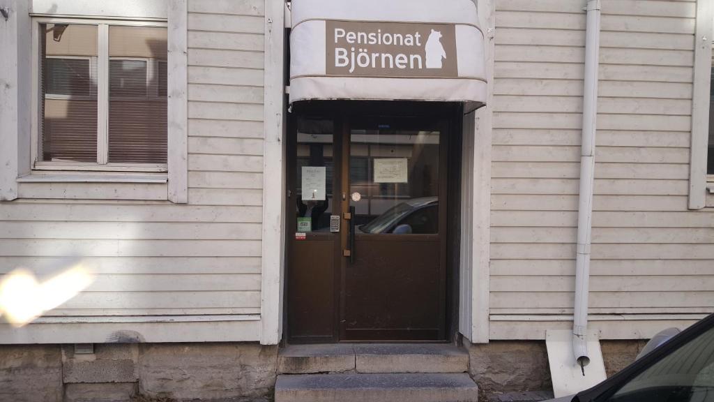 Pročelje oz. vhod v nastanitev Pensionat Björnen