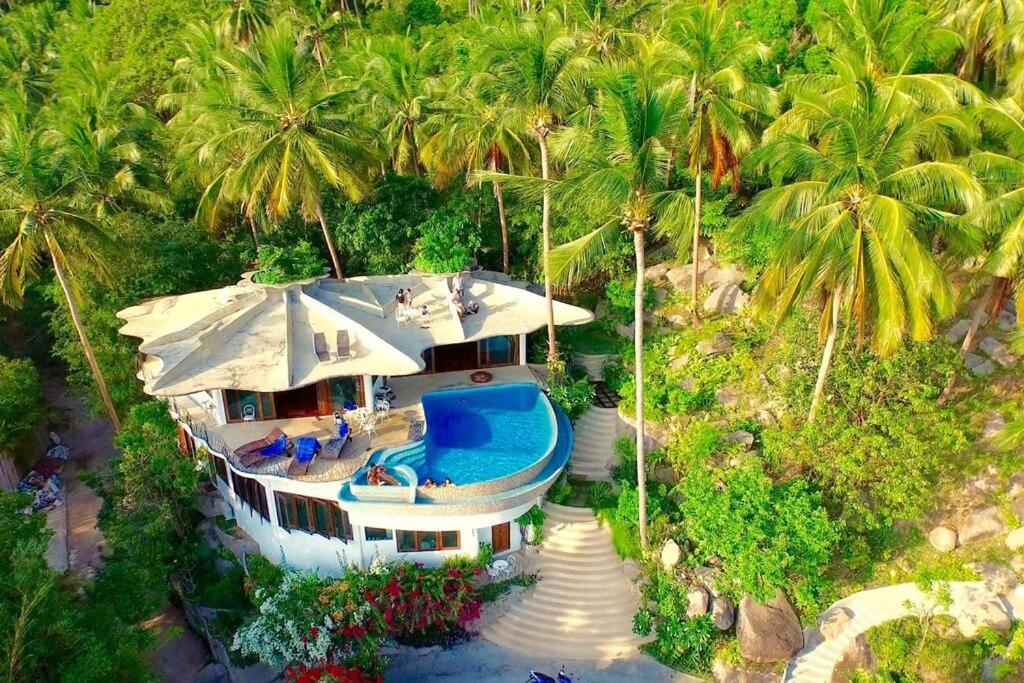 The swimming pool at or close to Monkey Flower Villas