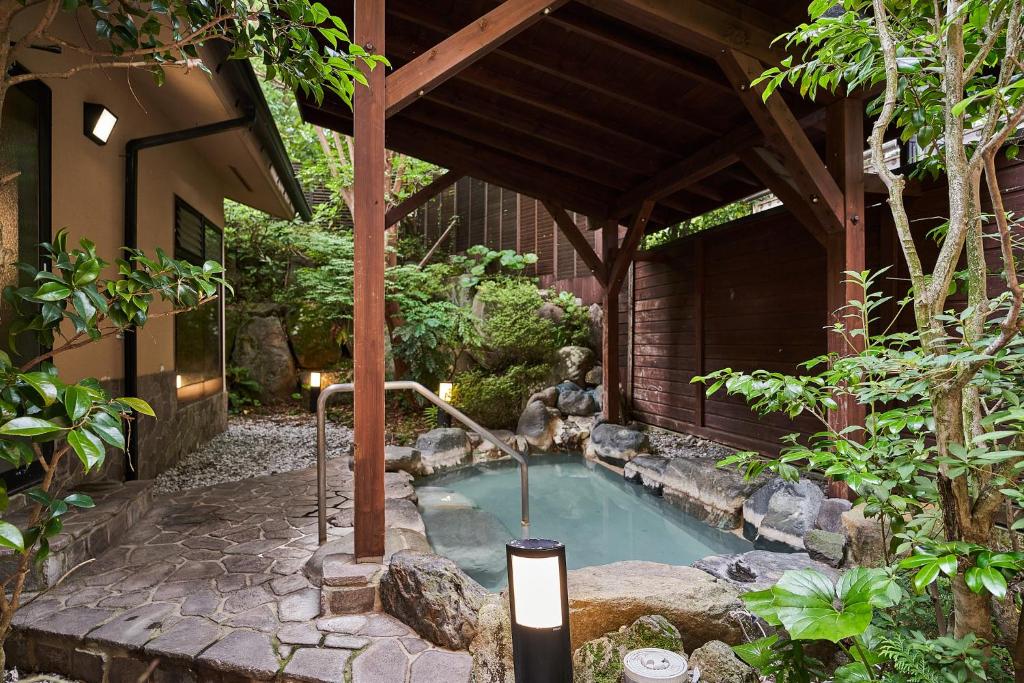 גינה חיצונית ב-Ajisai Onsen Ryokan - Award Winning Private Open Air Onsen