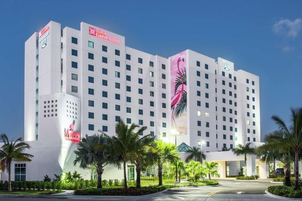 eine Darstellung des mgm Hotels in der Unterkunft Hilton Garden Inn Miami Dolphin Mall in Miami