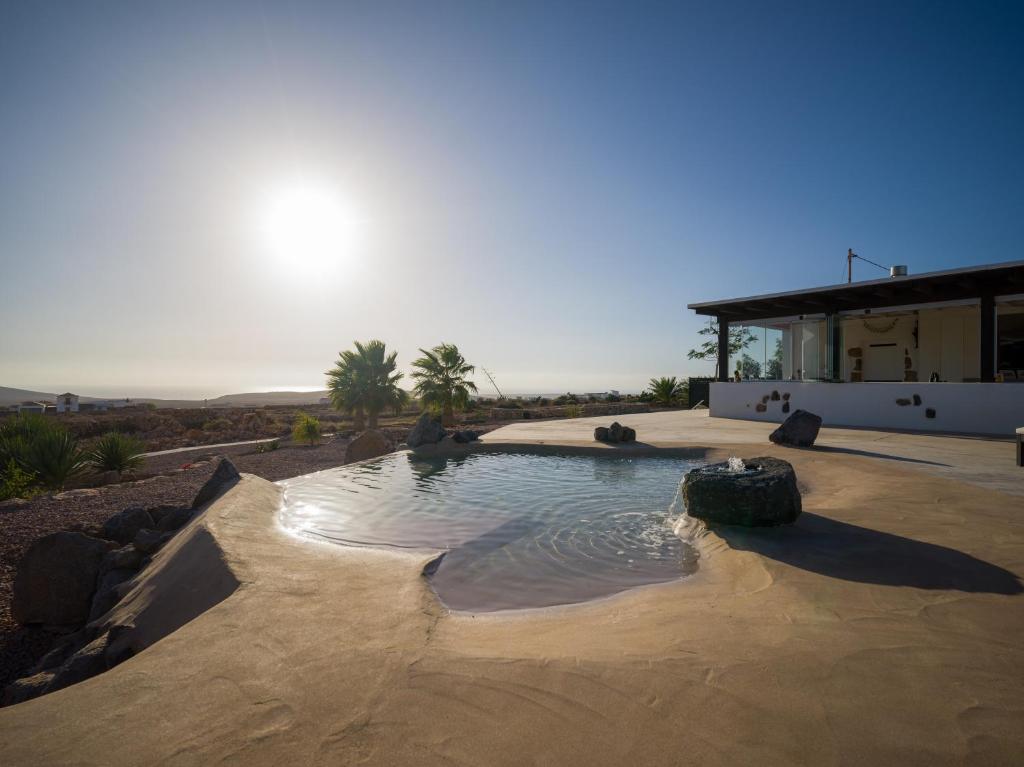 a swimming pool in the middle of a yard at Alma Calma Hotel Rural in Tindaya