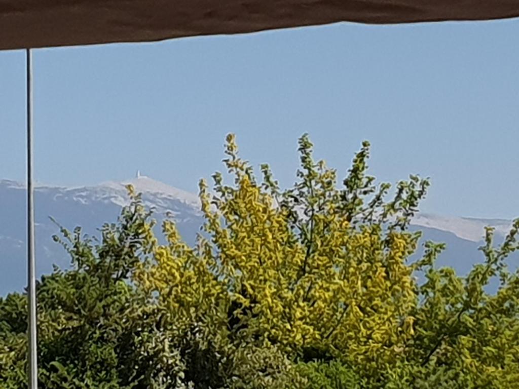 Una imagen general de la montaña o una montaña tomada desde la pensión