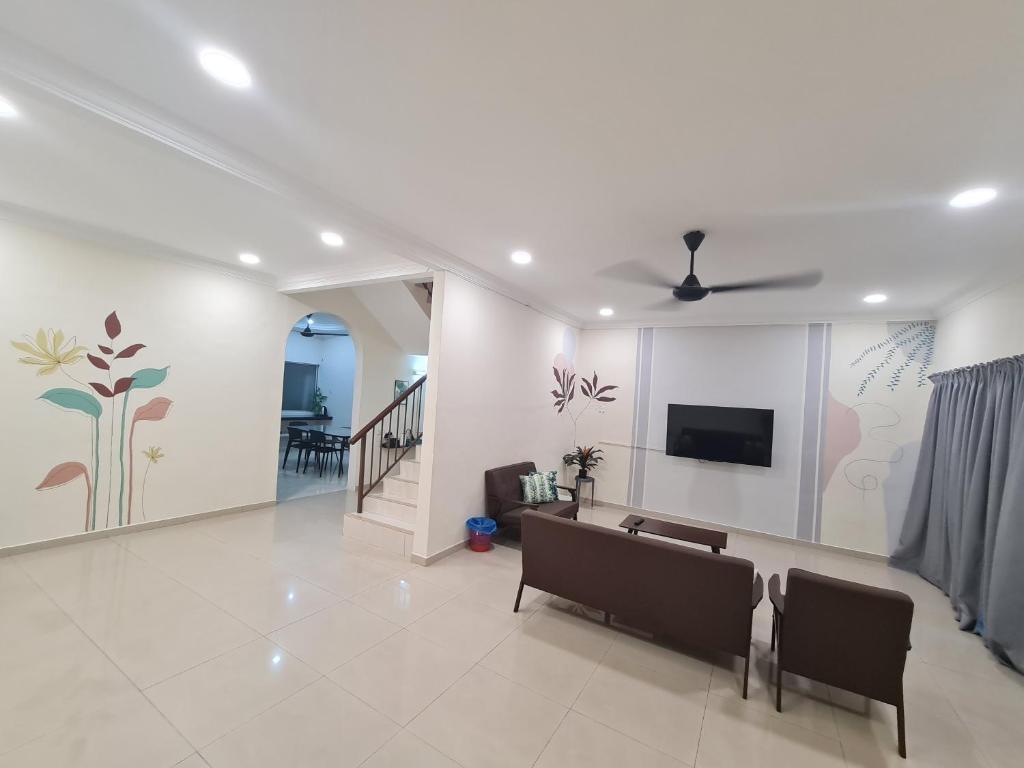 Air-home M3 Simpang near Aulong Econsave, 4BR, 10pax, Netflix電視和／或娛樂中心