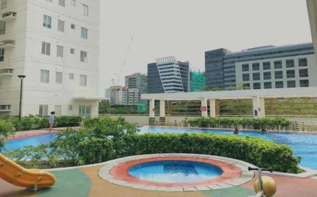 Swimming pool sa o malapit sa Condo in Avida tower IT park , Lahug Cebu city, Fully furnished