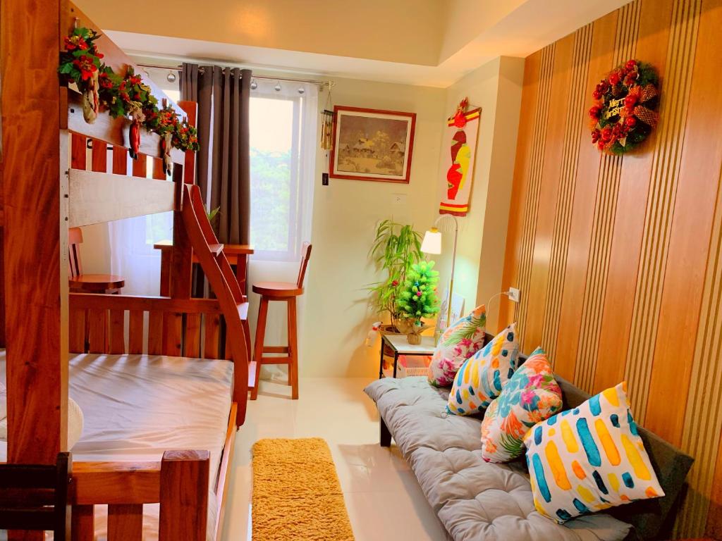 พื้นที่นั่งเล่นของ Cozynest Condotel Baguio