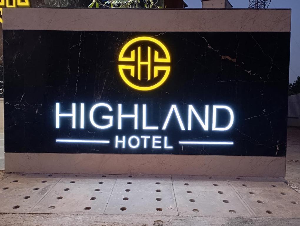 Sertifikat, nagrada, logo ili drugi dokument prikazan u objektu Highland Hotel