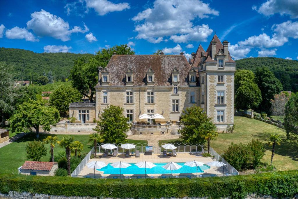 La alberca dentro o cerca de Domaine de Monrecour - Hôtel & Restaurant - Proche de Sarlat